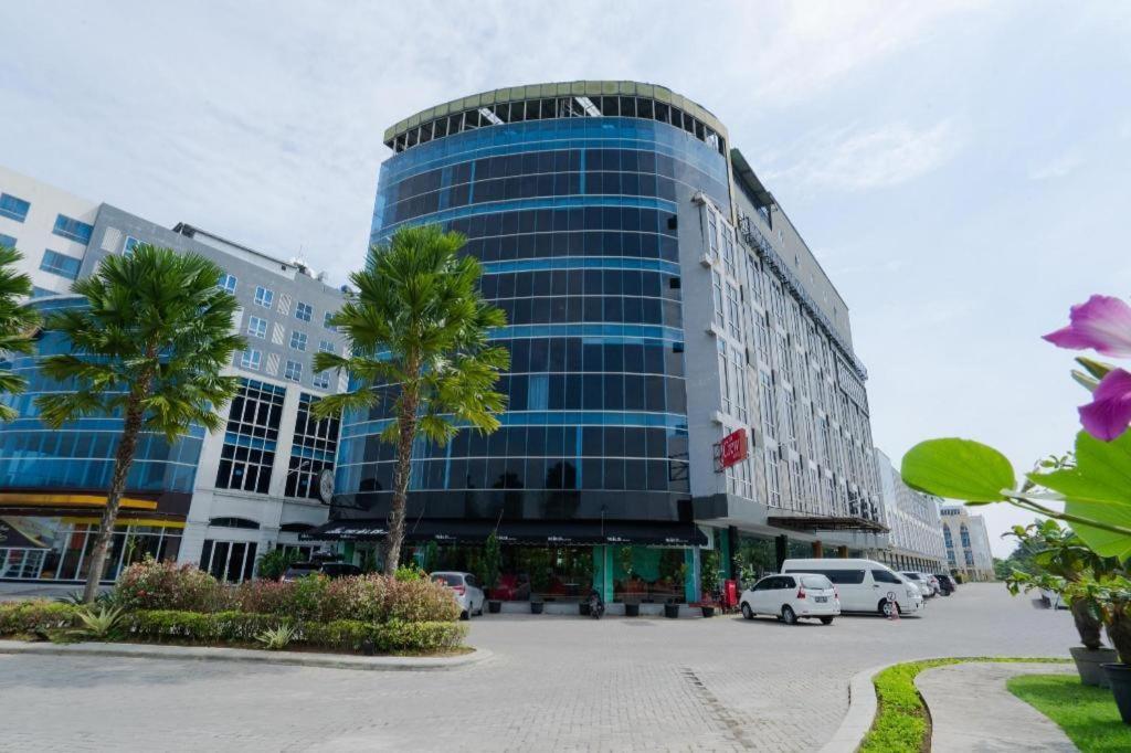 The Crew Hotel Kualanamu International Airport Medan Luaran gambar