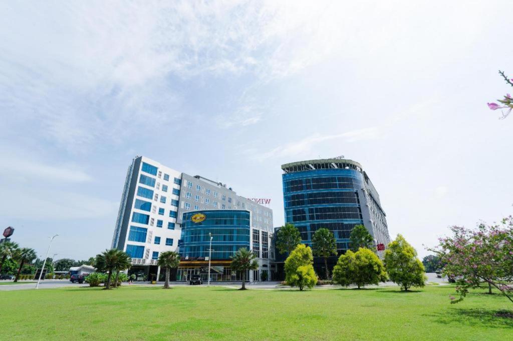The Crew Hotel Kualanamu International Airport Medan Luaran gambar