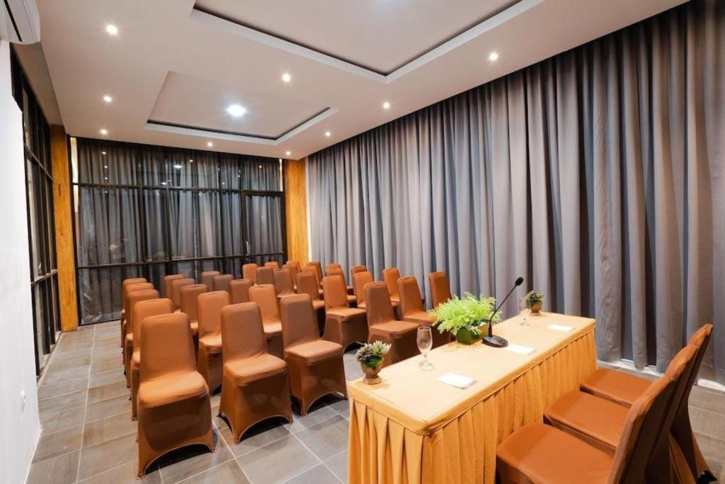 The Crew Hotel Kualanamu International Airport Medan Luaran gambar