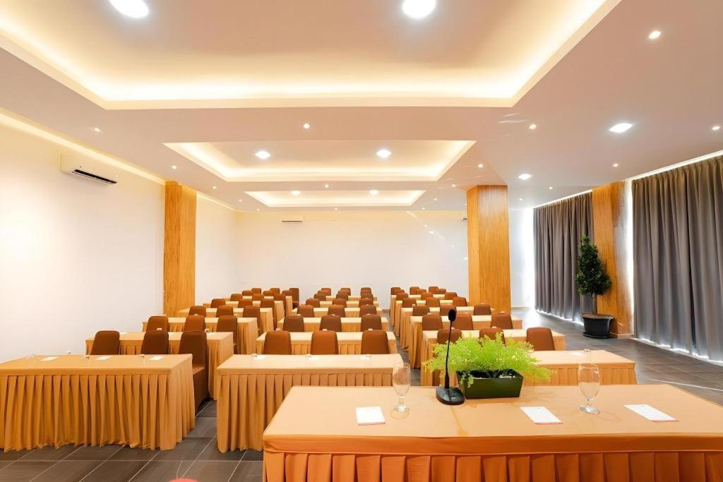 The Crew Hotel Kualanamu International Airport Medan Luaran gambar