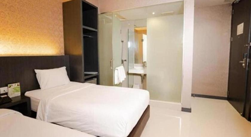 The Crew Hotel Kualanamu International Airport Medan Luaran gambar