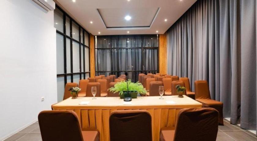 The Crew Hotel Kualanamu International Airport Medan Luaran gambar