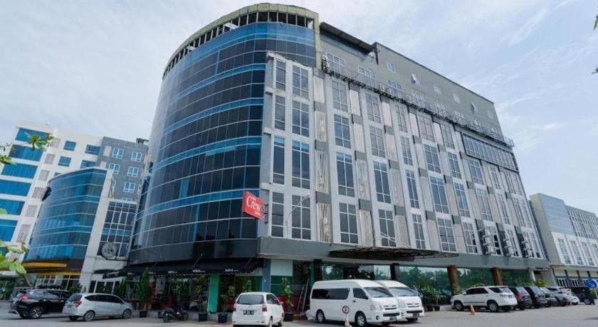 The Crew Hotel Kualanamu International Airport Medan Luaran gambar