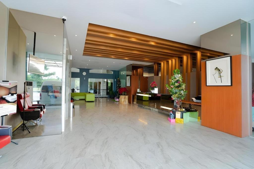 The Crew Hotel Kualanamu International Airport Medan Luaran gambar