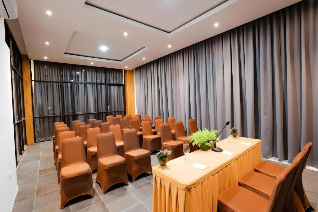 The Crew Hotel Kualanamu International Airport Medan Luaran gambar